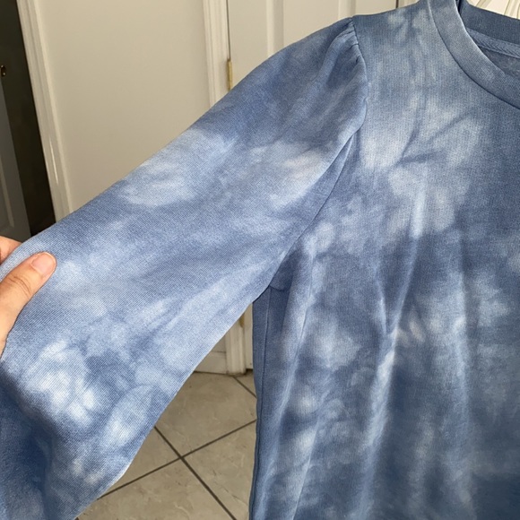 NWT! BB Dakota by Steve Madden Puff Shoulder Tie-Dye Sweatshirt - Picture 4 of 7